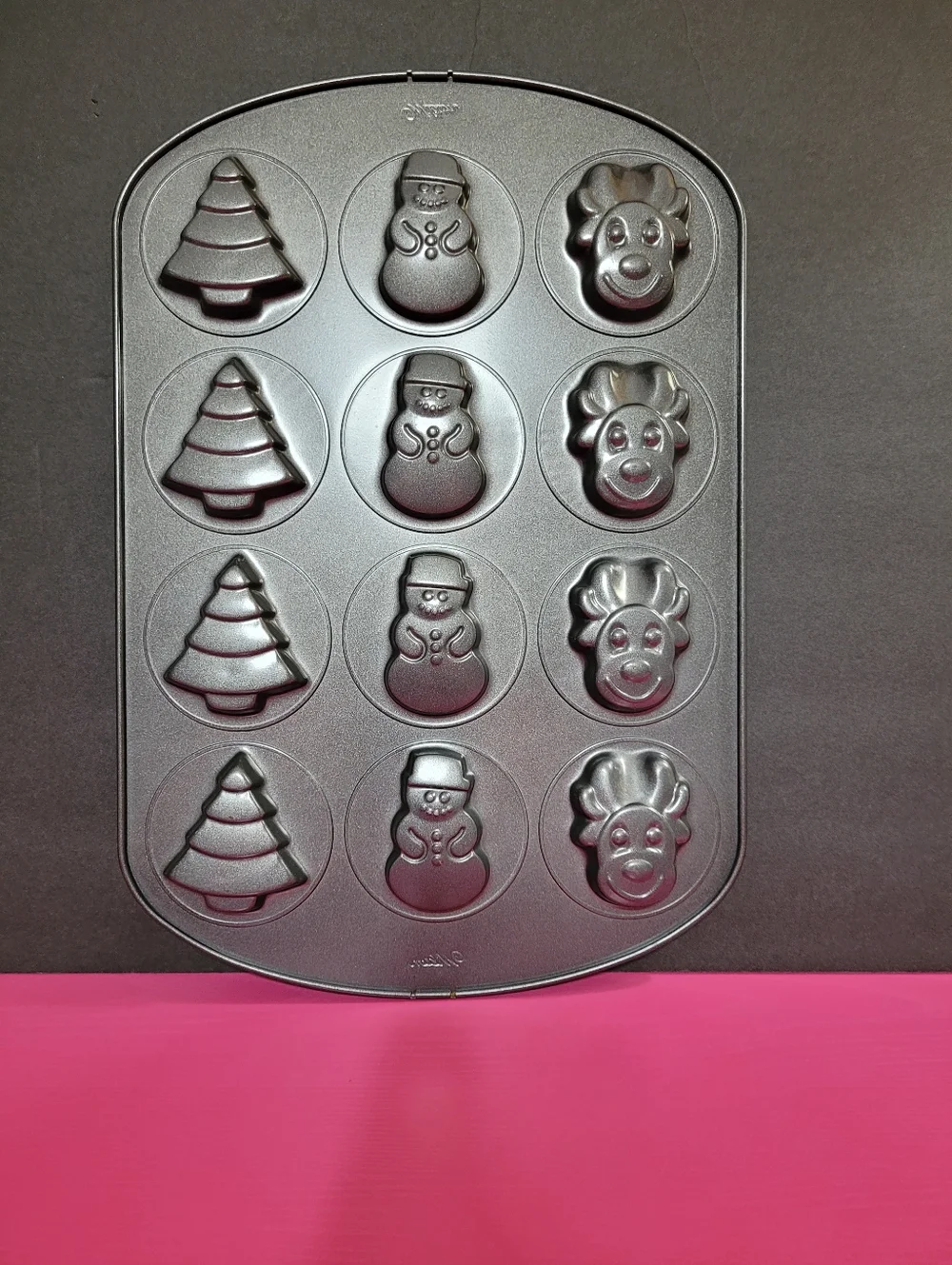 Wilton Nonstick Christmas Theme Baking Pan Tree Snowman Reindeer